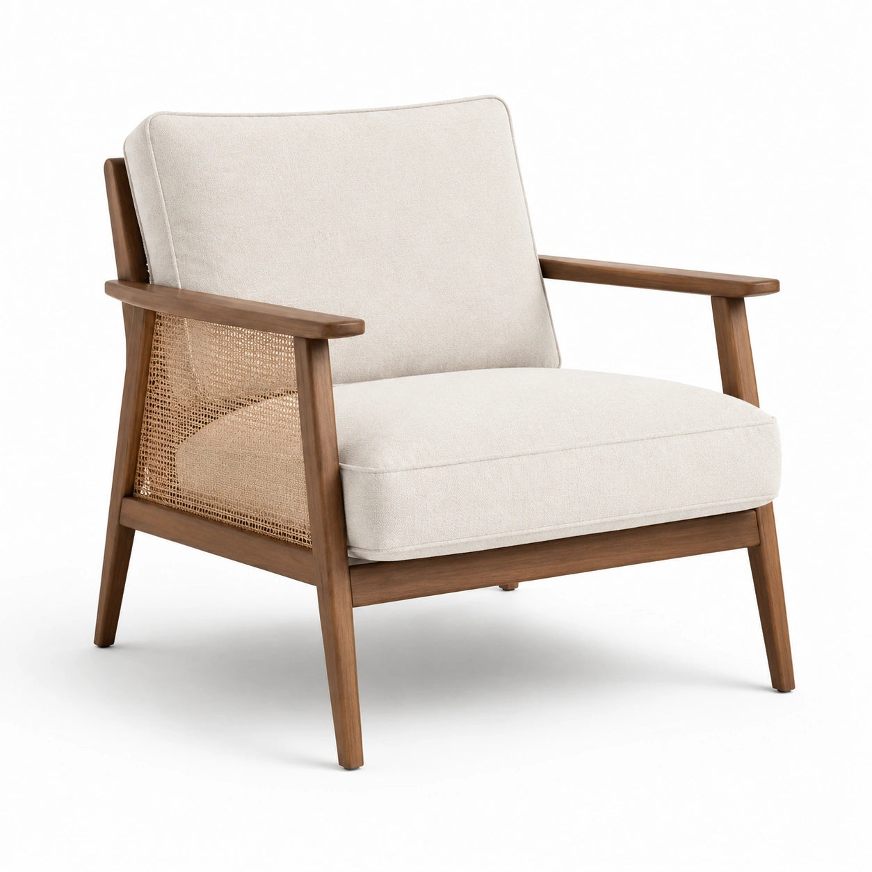 Poltrona in legno con tessuto crema e schienale in rattan