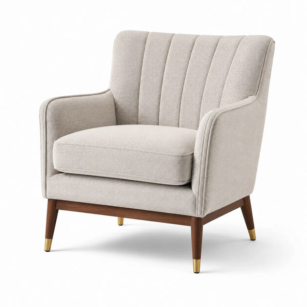 Poltrona in tessuto beige con gambe in legno